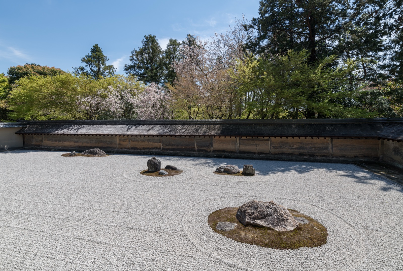 京都・龍安寺の枯山水